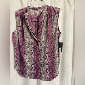 Size Large sleeveless button down top